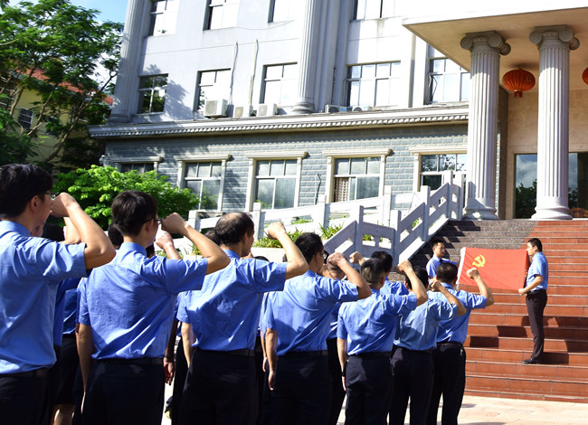 海南万宁:开展“重温入党誓词,不忘初心,牢记使命”主题党日